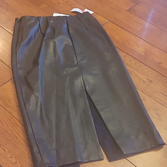 Aritzia Jax Vegan Leather Skirt with slit - Picture 4 of 9